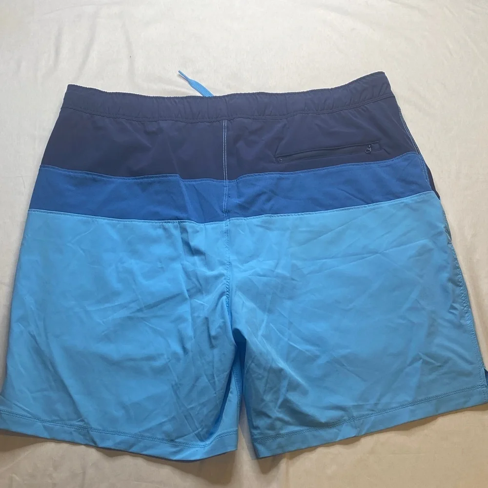 Speedo Men's Two-Tone Blue Board Shorts‎